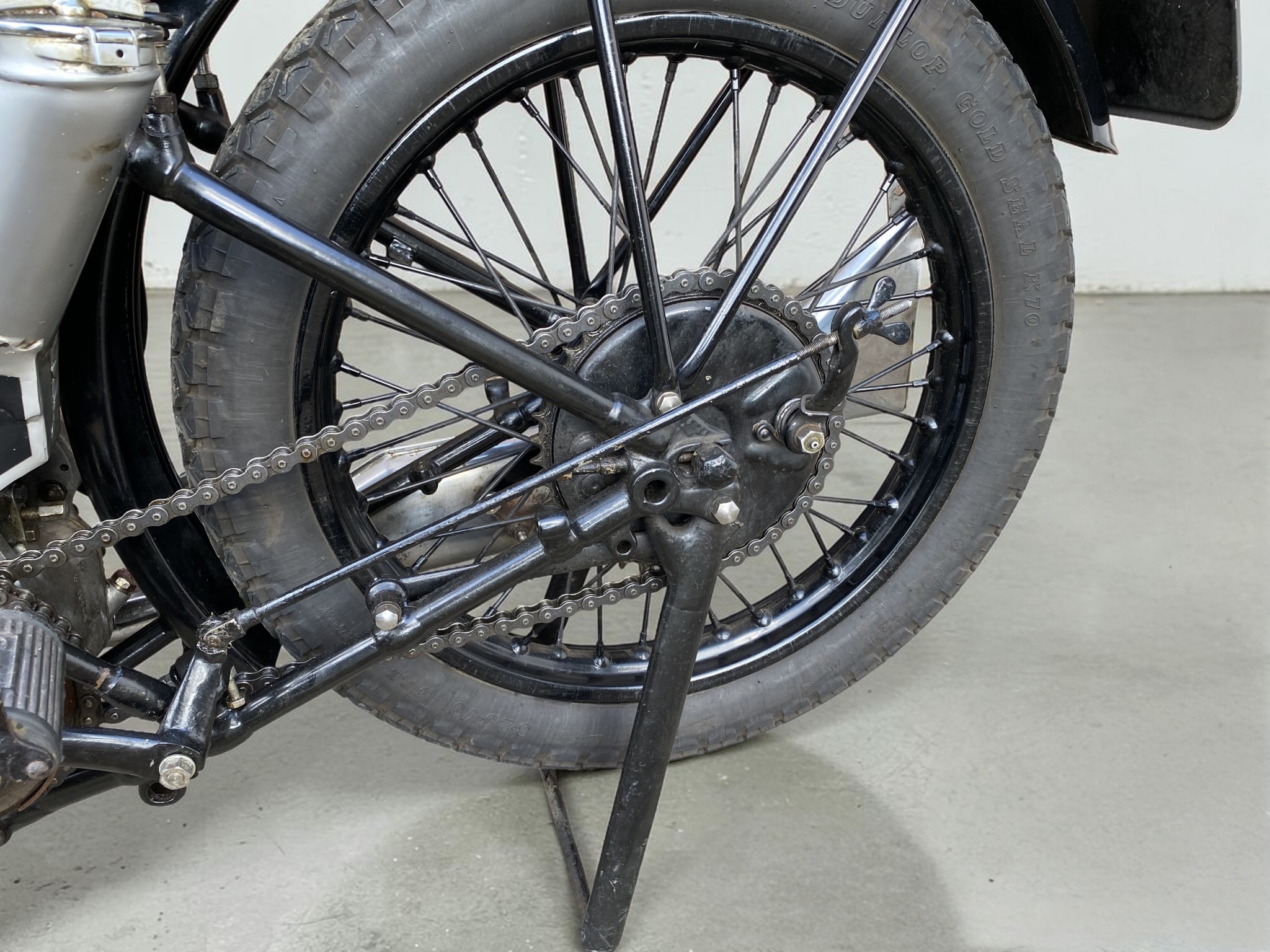 1933 Norton International Model 30 chain detail